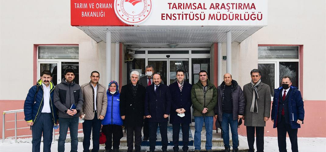 Erzurum Teknik Üniversitesi Rektörü Sayın Prof. Dr. Bülent ÇAKMAK ve beraberindeki heyet Enstitümüzü ziyaret etti.
