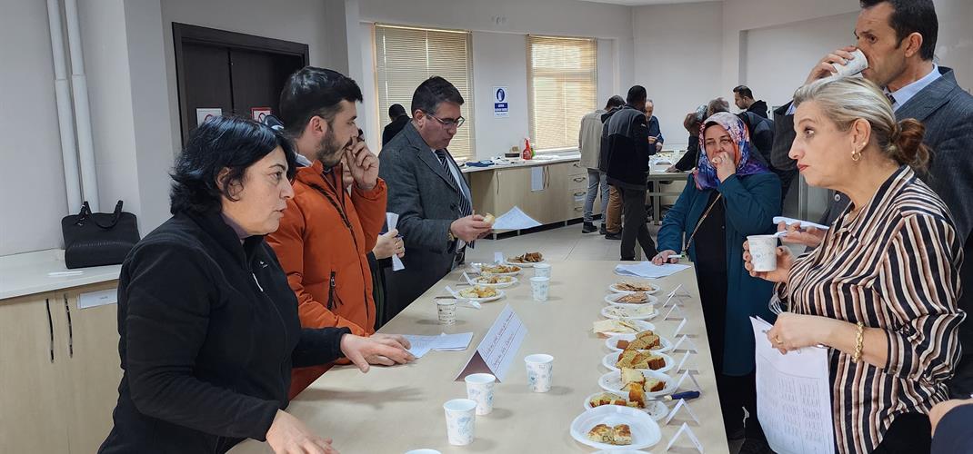 Tritikale ve buğdayın tam ve rafine unlarından üretilen ürünlerin tadımı gerçekleştirilip, tüketici anketleri yapıldı