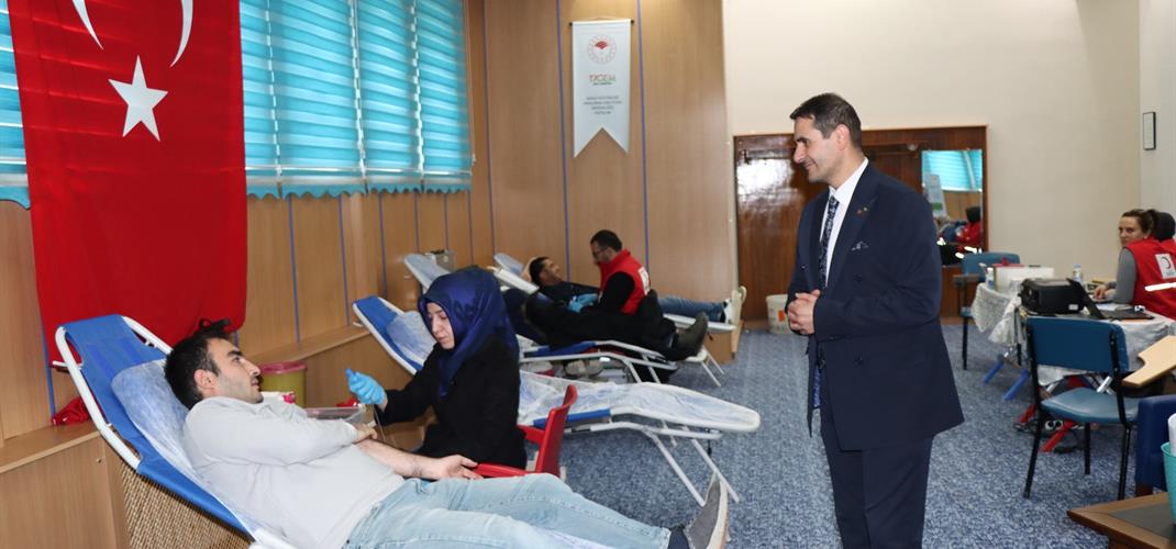 ÇALIŞMA ARKADAŞLARIMIZ İLE BERABER KIZILAY'A KAN BAĞIŞINDA BULUNDUK