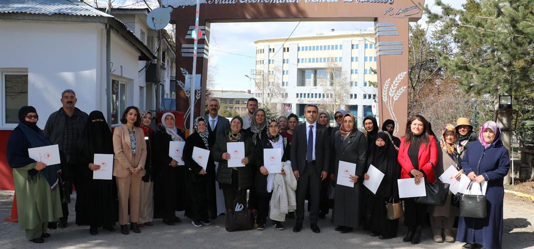Erzurum'da "Kırmızılahana ve Kereviz Yetiştiriciliğinin tanıtılması ve Yaygınlaştırılması Projesi" kapsamında eğitim düzenlendi