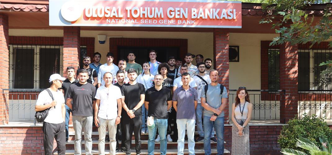 Azerbaycan'dan Öğrenciler Enstitümüzü Ziyaret Etti