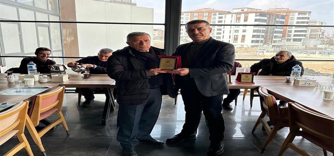 Kurumumuzdan Emekli Olan Personellere Veda Plaket