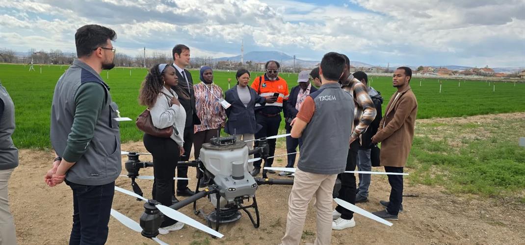 Tanzanya Tarım ve Çevre Bakanlığı ile Afrika Heyeti Enstitümüzü Ziyaret Etti: Modern Tarım Teknolojileri ve Araştırma Faaliyetlerimiz Tanıtıldı