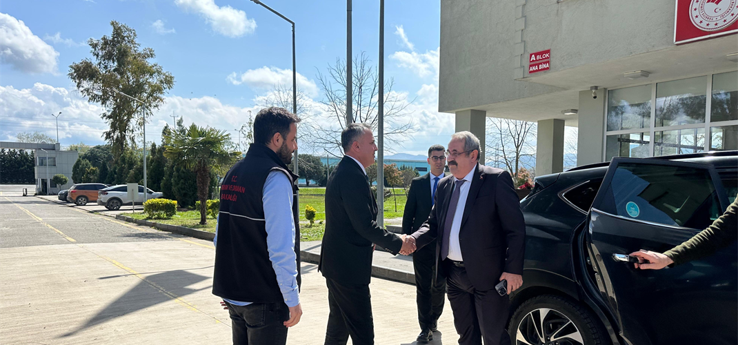 Çarşamba Kaymakamı Sayın Mehmet Kamil SAĞLAM ve Kaymakam Refiki Sayın Ozan ONU Enstitümüz Biyolojik Mücadele Laboratuvarını ziyaret etti. 