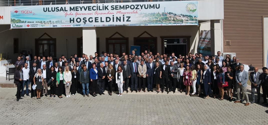 National Fruit Cultivation Symposium was held at Fruit Research Institute with the theme of "Fruit Growing in Terms of Food Security". 