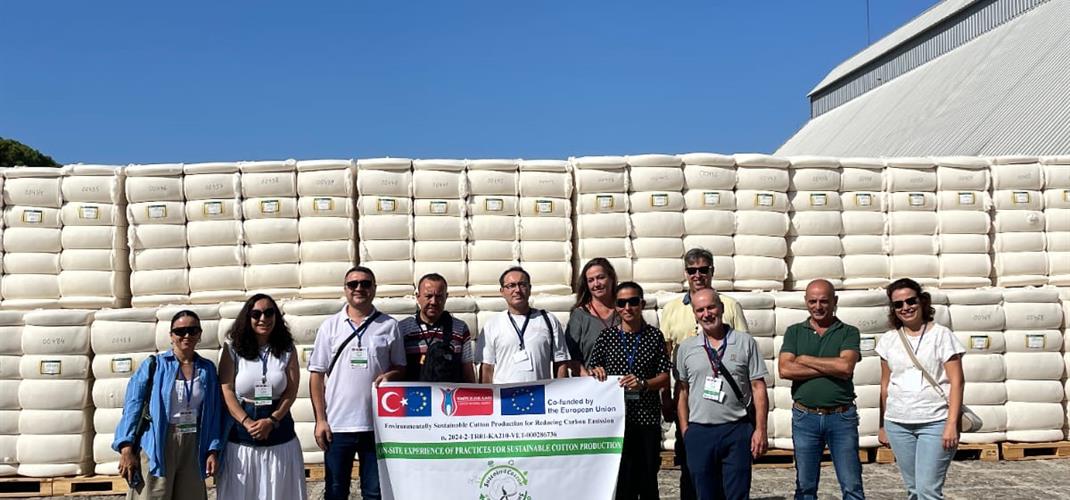 Sürdürülebilir Pamuk Üretimi Uygulamaları Yerinde Deneyim Etkinliği, 14-16 Ekim 2025 tarihleri arasında İspanya'nın Sevilla kentinde gerçekleştirildi.