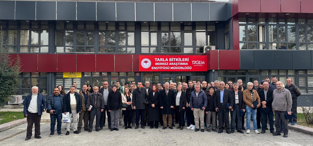 21.01.2025 tarihinde Enstitü Müdürlüğümüzde görevli 2024 yılında emekli olan 31 personelimize, kurumumuza kattıkları değerli hizmetlerden dolayı teşekkür etmek  amacıyla bir veda töreni düzenledik.