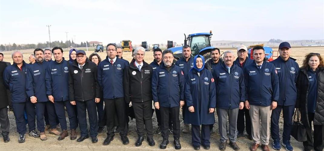Sayın Bakanımız İbrahim Yumaklı Dünya Toprak Günü kapsamında Enstitümüz arazilerinde Doğrudan Anıza Ekim yaptı