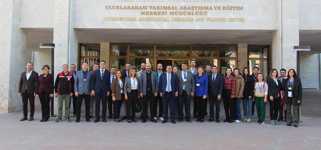 TUCSAP kapsamında, Mikrobiyal Gübre Laboratuvarı Altyapısının İyileştirilmesi Faaliyetleri Değerlendirme Toplantısı UTAEM’de gerçekleştirildi.